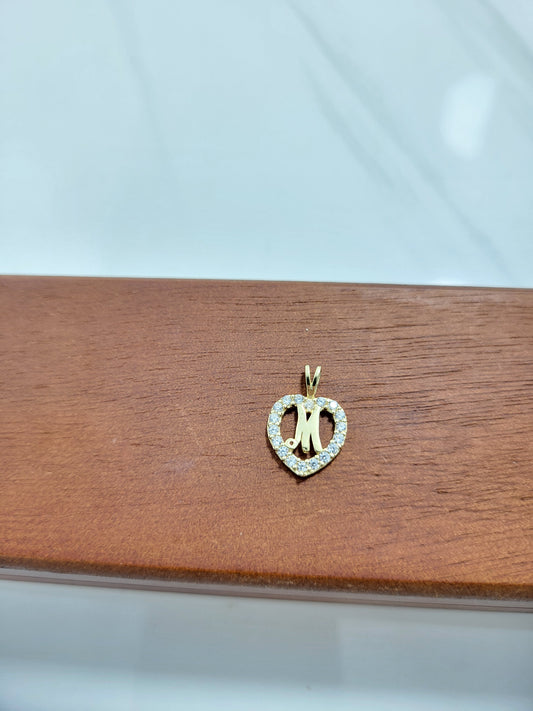 Dije corazón letra M oro 10k