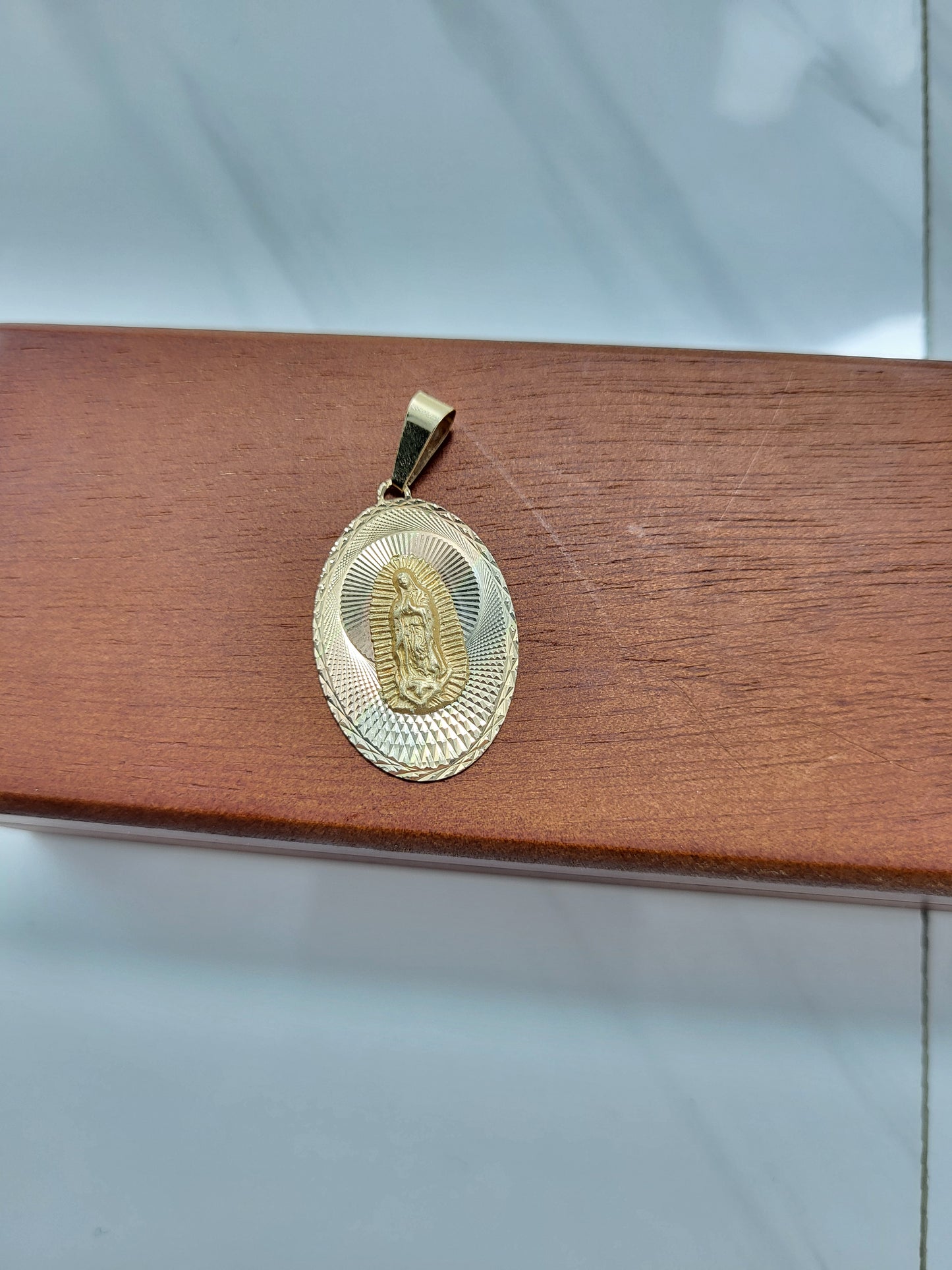 Dije  Vírgen de Guadalupe oro 14k