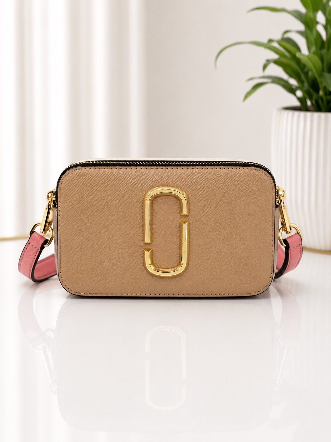 Marc Jacobos crossbody bag