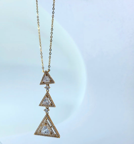 Gargantilla tres triangulos oro 14k