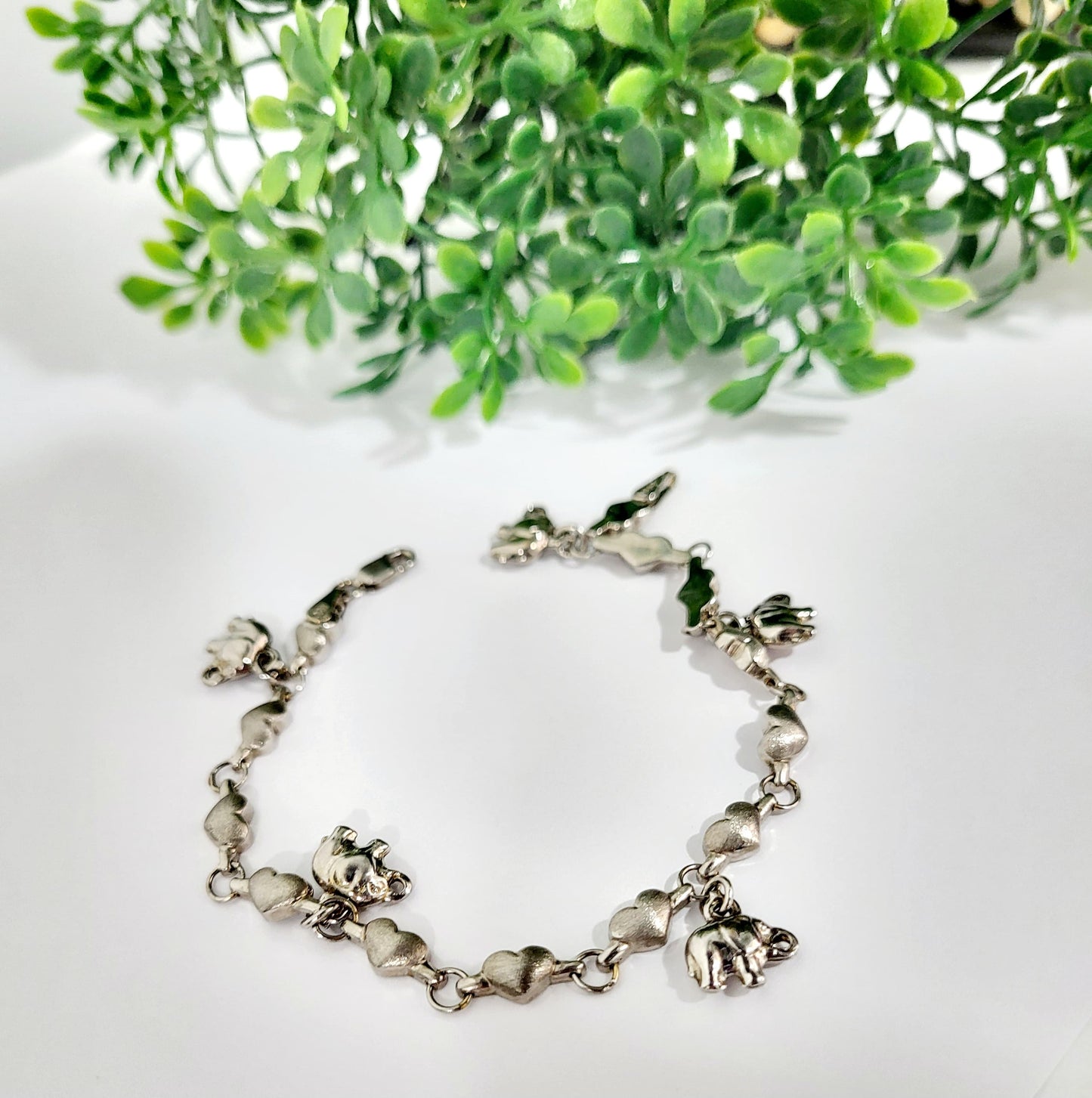 Pulsera de Corazones y Elefante en Oro Blanco Italiano 14K