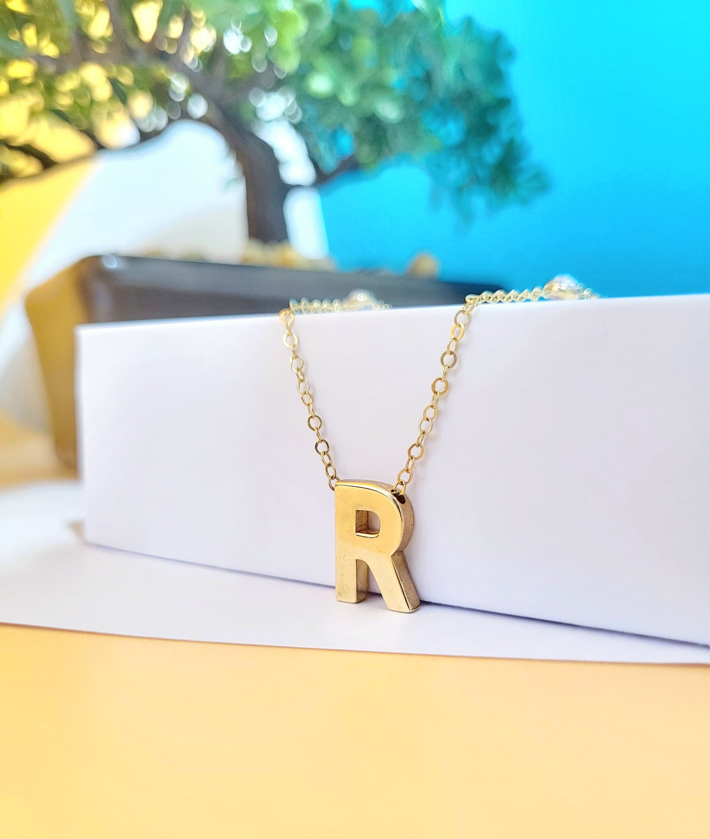 Gargantilla letra R oro 10k