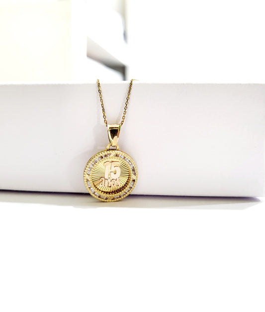 Cadena con dije de 15 años 14k