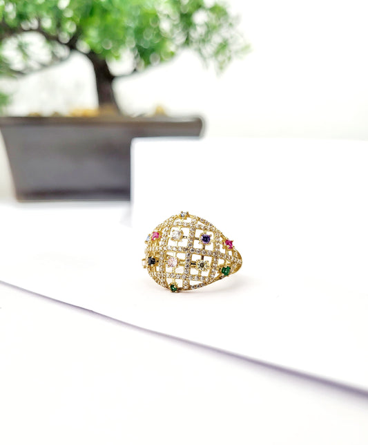 Anillo de Oro 10K con Piedras Multicolor y Diseño Calado