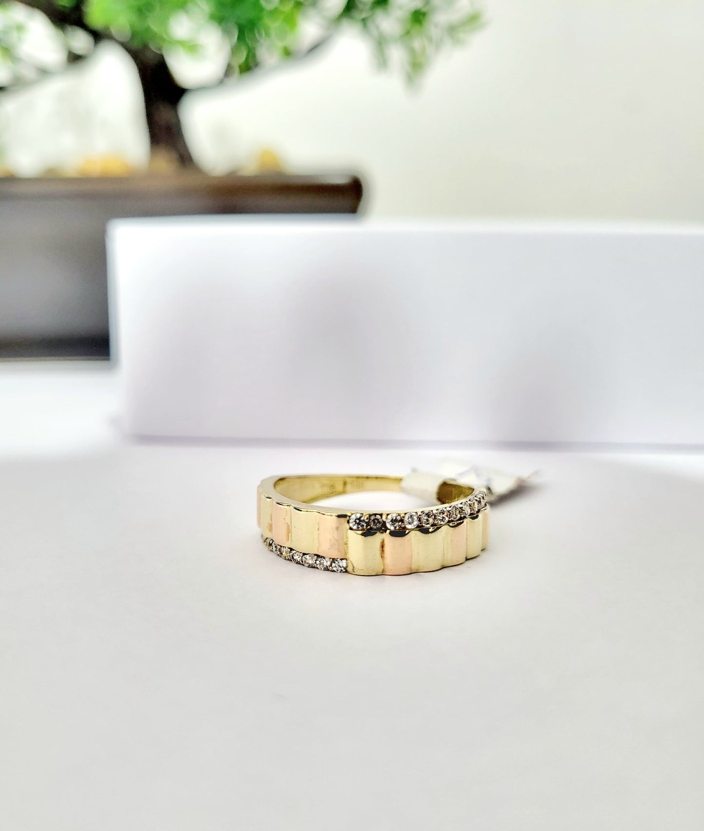 Anillo de Oro 14K con Doble Fila de Circonias