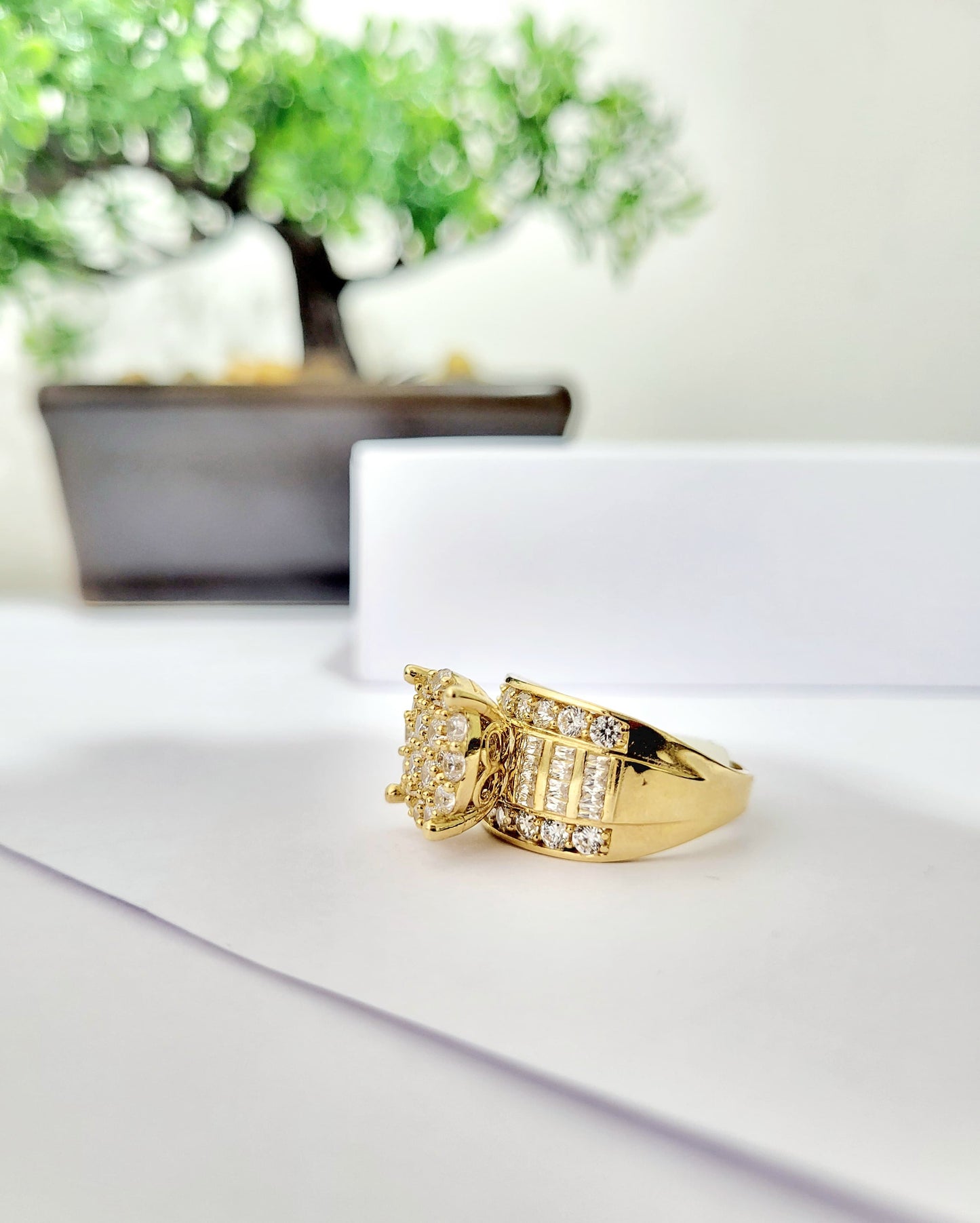 Anillo de Oro 14K con Cabezal y Circonias
