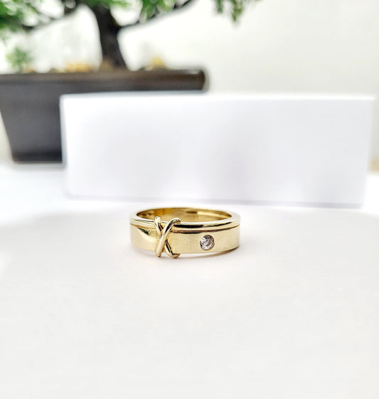 Anillo de Oro 14K Italiano con Detalle en X y Circonia