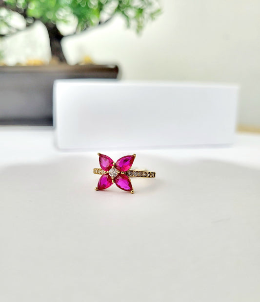 Anillo de Oro 10K con Flor de Piedras Rosadas