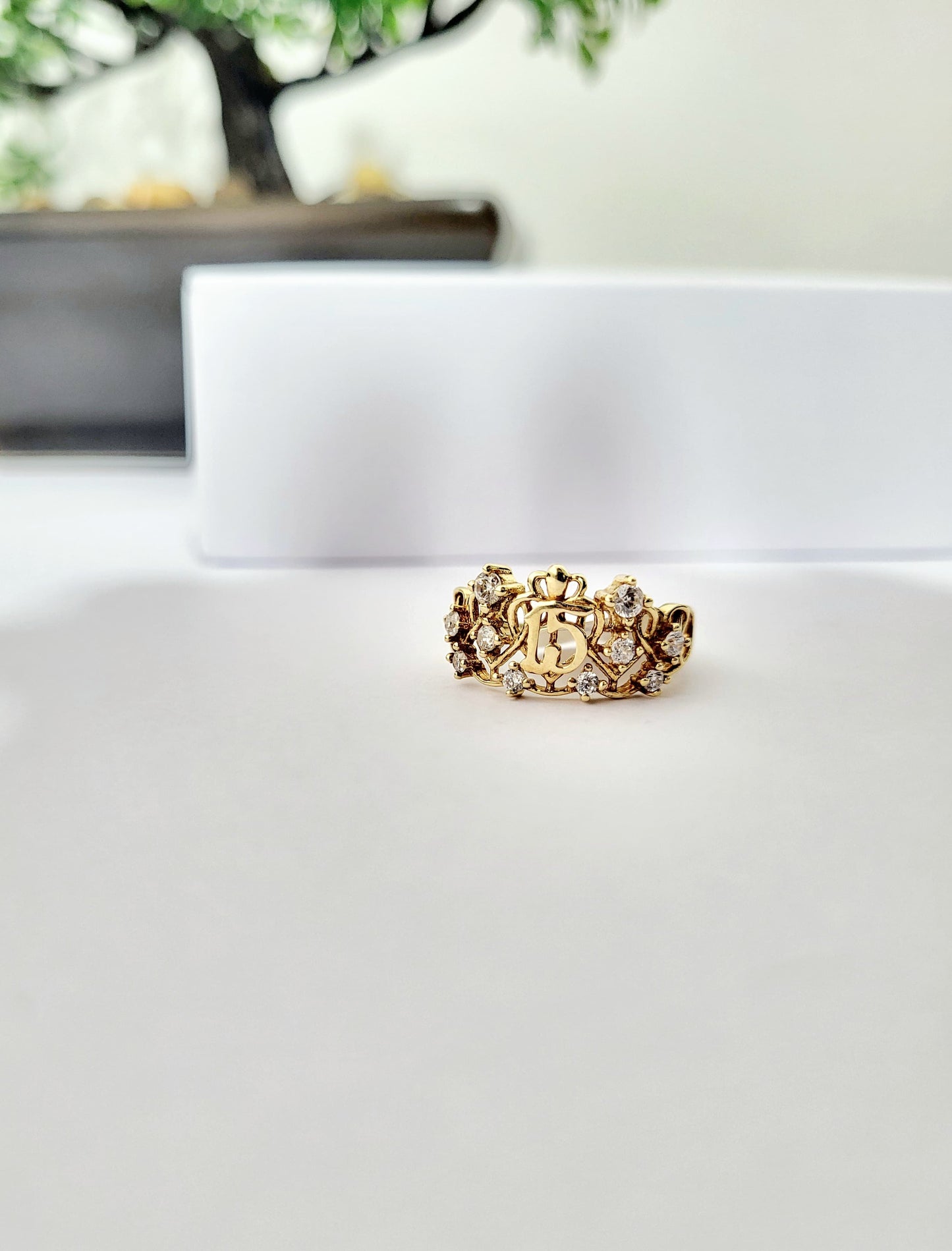 Anillo de Oro 14K “15 Años” con Estilo Corona